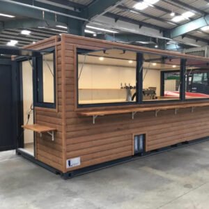 Contenedor de envío de 20 pies convertido en cafetería – bar – snack bar